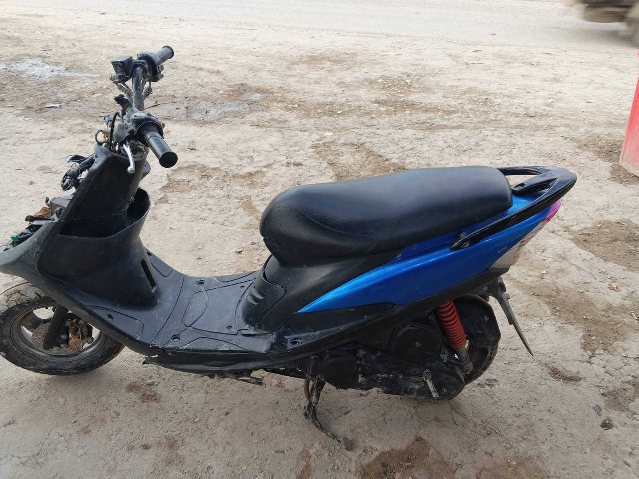 دراجة ماكس عدلة للبيع مجفتة مرة وحدة وملحوم الشاطي تشغل هندر لان معوزة شحن باتري وكفر امامي مكاني الاسكان الصناعي النسيج


**إذا كنت صاحب هذا الإعلان وتريد حذفه لأي سبب، رجاءا أرسل رسالة إلى الدعم الفني**