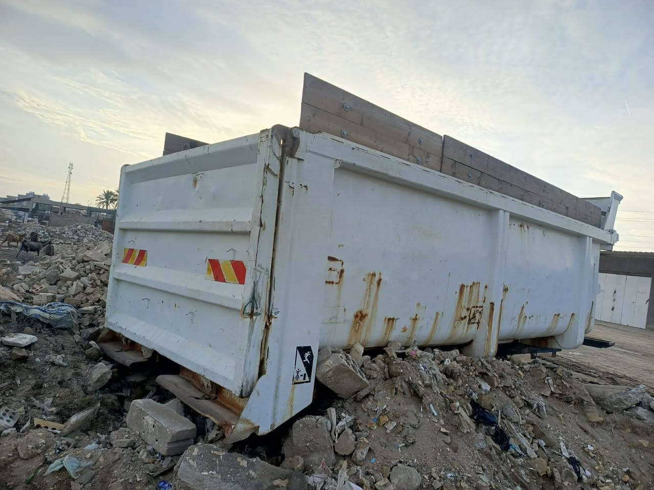 السلام عليكم بدي اكتروز اسرالي كامل من عده الجك ودبل شاصي السعر 25ورقه قفل الاستفسار الاتصال على الرقم (***********)
