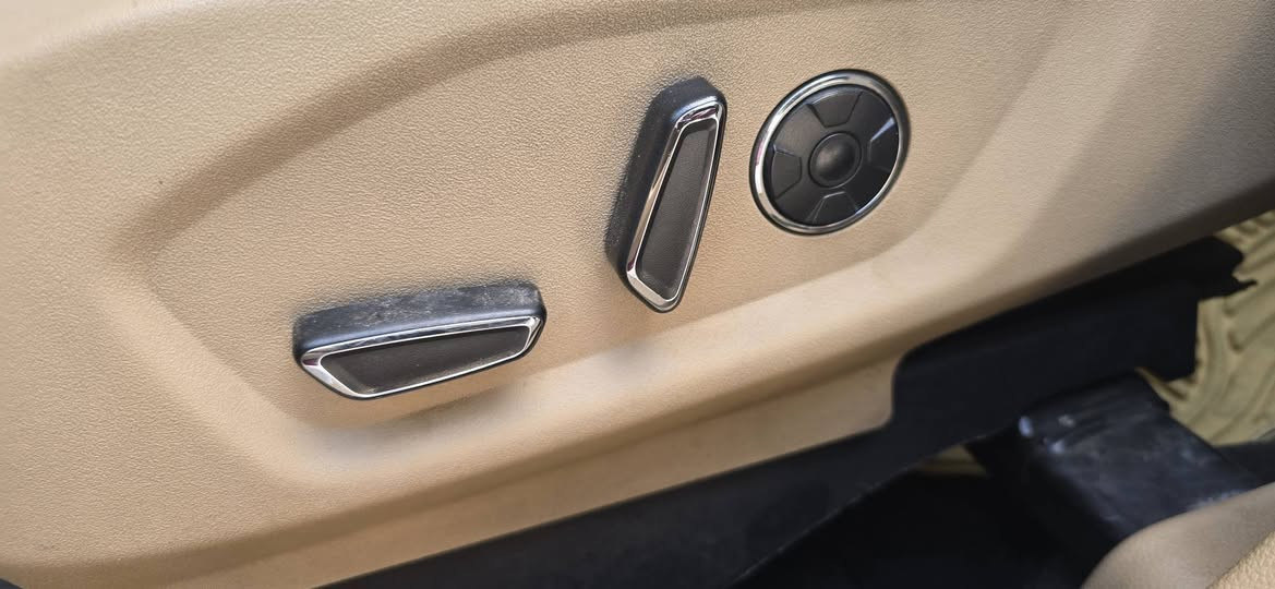 السلام عليكم
فورد اكسبلور خليجي لمتد فول مواصفات
ماشيه ١٠٠ الف
***********  
السعر ٢٠٠
