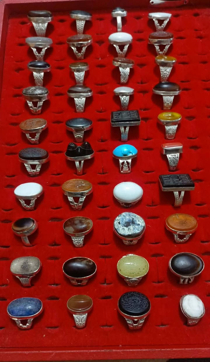 السلام عليكم اخوان 40 خاتم ابيع كل المجموعه سعر القطعه 35 مكان كربلاء ***********
