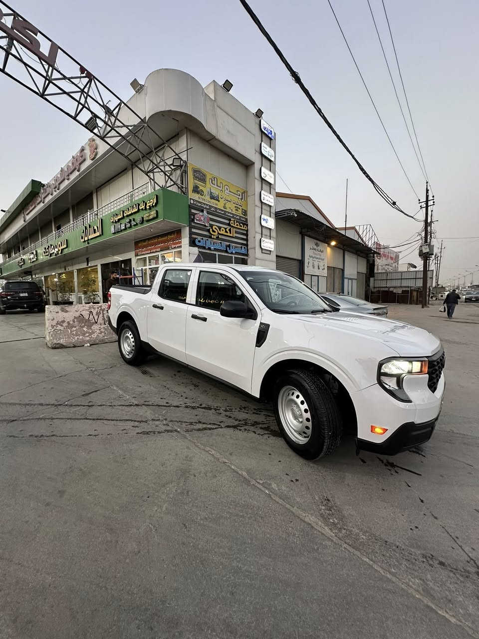 السلام عليكم فورد مافريك 2025 هايبرد للبيع حادثها خفيف جداً موجود بالصور مابيها صبغ وتبديل
موصفات XL 
محرك 2500
ماشية 5000
مكاني بغداد العطيفية 
سعرها 200$ 
*********** موجود واتساب
