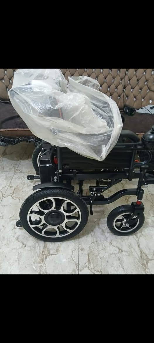 كراسي كهربائيه جديده بالكارتون يطبك ويصير بالسياره بدون رفع البطاريات الشراي يتصل بغداد سعره ٦٠٠الف مع التوصيل حجم كبير ٥٦ *********** وجميع الاحجام
