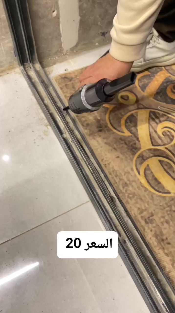 مكنسة يدوية لاسلكية متعددة الوظائف – موديل MA-012
السعر 20 الف 

مكنسة يدوية لاسلكية بتصميم مدمج، مخصّصة للتنظيف السريع والعملي في الأماكن الضيّقة ومع الاستخدام اليومي.

 • تصميم لاسلكي ومحمول لسهولة الاستخدام والتنقّل
 
• محرك DC مدمج داخل هيكل مصنوع من ABS
 
• بطارية قابلة للفصل لسهولة الشحن والاستخدام
 
• نظام فلترة مع حاوية مخصّصة لتجميع الغبار
 
• تأتي مع مجموعة فوهات للتنظيف والنفخ
 
• مناسبة للتنظيف الجاف والاستخدامات المتعددة

 • نوع المنتج: مكنسة يدوية متعددة الوظائف
 • نوع المحرك: محرك DC
 • الجهد الكهربائي الاسمي: 18.5 فولت
 • سعة حاوية الغبار: 0.4 لتر
 • مصدر الطاقة: بطارية ليثيوم قابلة للفصل
 • مدخل الشحن (المحوّل):
100–240V AC ~ 50/60Hz


**إذا كنت صاحب هذا الإعلان وتريد حذفه لأي سبب، رجاءا أرسل رسالة إلى الدعم الفني**