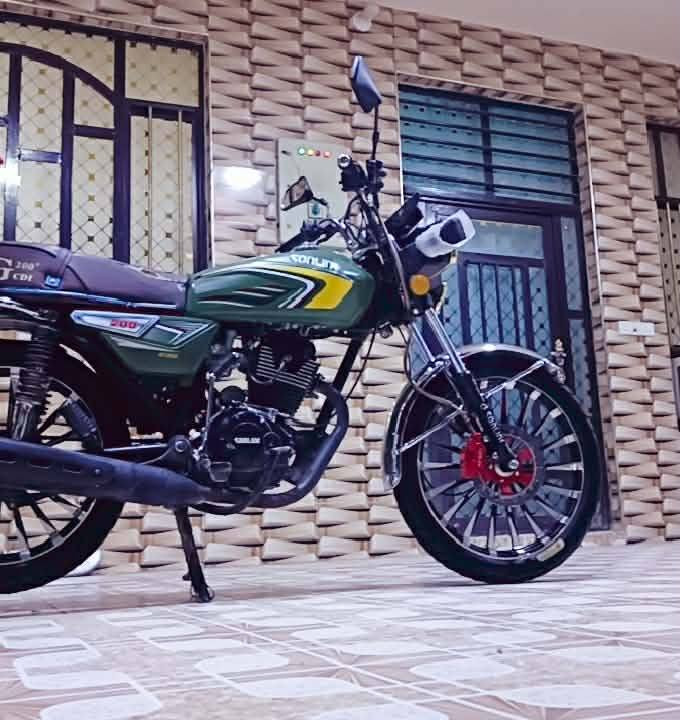 سلام عليكم دراجه موديل 2025محرك 200c اوراق موجوده مكانهة بغداد سعرهة 875وبيها مجال رقم  التلفون ***********
