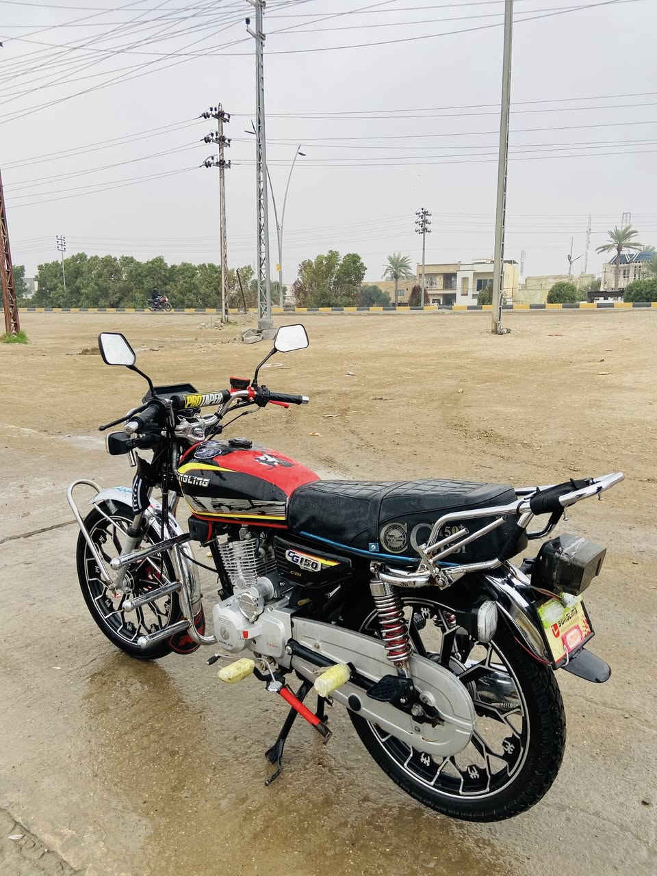 للبيع دراجه سيفان موديل 24دراجه جديده مابيهة نقص كهربايات كلهن شغالات مكينه ما مامفتوحه وراق بيهة سعره ٦٧٥بي مجال لشراي مكاني شهربان صلصه مو وياهة موجوده مالتهة ***********
