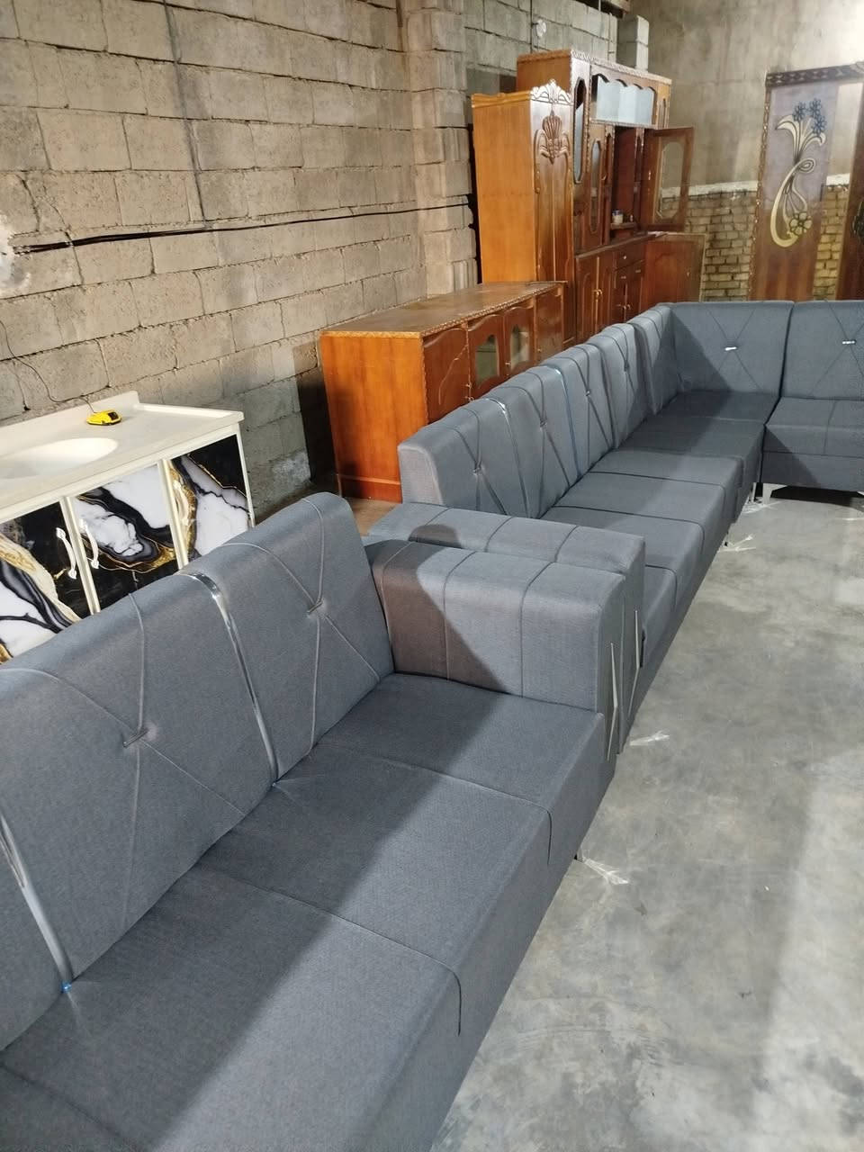 للبيع ديوان 20 نفر جديد شغل درجة اولى بسعر مناسب جدا 790 وبي مجال ابيع جوة السوك شرط ومتوفر كاونترات مستعمل وجديد وبكافة القياسات ومتوفر سنكات مرمر حطاطه مستعملات ايضا  واشتري ابضا المواد المنزليه المستعملة واراوس هم
العنوان : بلدروز مقابيل مدرسة الثقافة مجاور انفنتي مول 
للاستفسار:***********/***********
