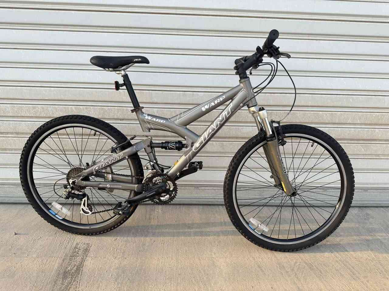 السلاًم عليكًم اخًواني الغواليً عنديً هذيً ماركةً (GIANT) غني عن التعريف حجم 26 جبلي دبلين 
قياس S معدنه المنيوم سستم شيمانوا التوس 
نمره 3/8 بدلته سحب دفع شيمانوا صنع تايوان 
سعرهاا 250 الف وبي مجال ونظفتها شوفت عينك 
الدراجة رمبه ممستخدمة بل عراق الاستفسار  *********** تتوفر خدمة توصيل لجميع 
محافظات العراق وتحياتي للجميع
