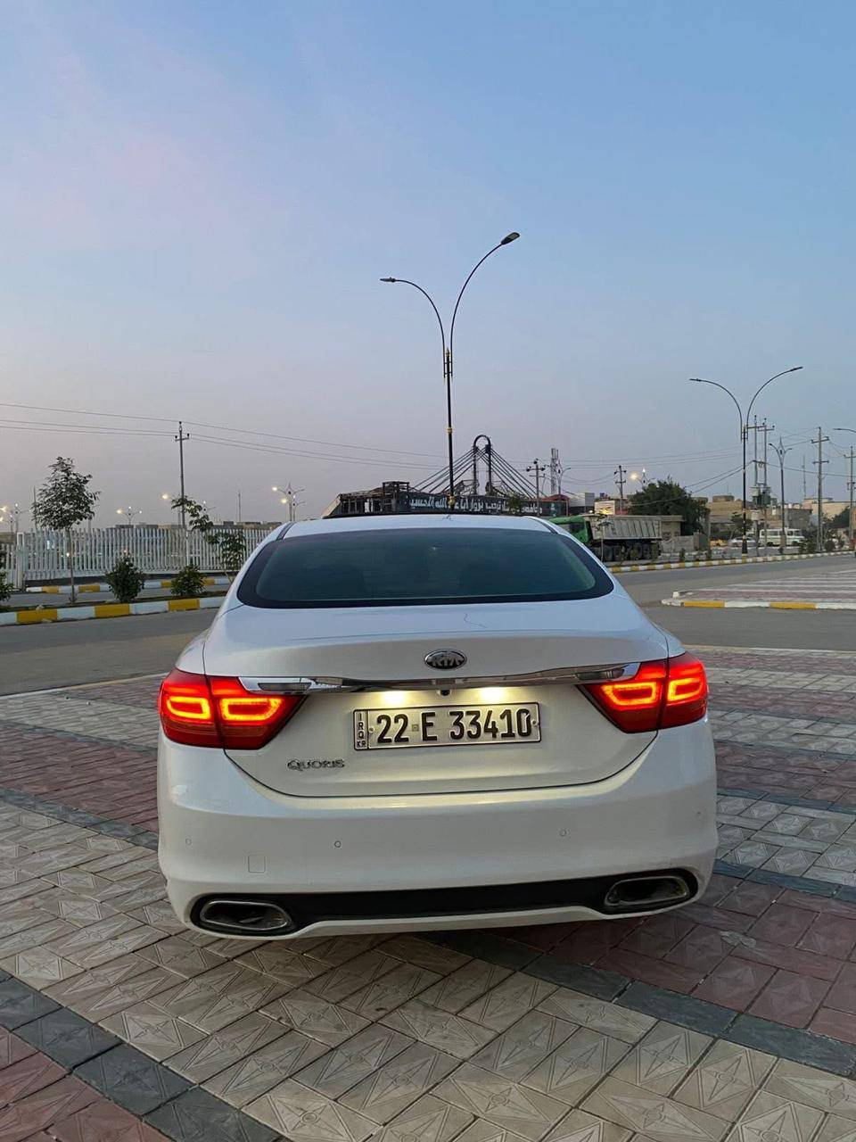 السلام عليكم
كيا كوريس 2013 خليجي فئه اولى

محرك 3800 V6
گير 8 نمر كوبرا
اللون ابيض صدفي
كل الابواب شفط 
الجنطه شفط
بصمه اربع ابواب
ستيرن كهرباء متحرك
ذاكره خزن كشن السائق والستيرن
دبل جام لعزل الصوت والحراره
رادار كل الجهات مع تحذير المنطقه العمياء 
لايتات لد ١٦ عدسه زنون ومتحرك 
اكياس هواء كهرباء للراحه في كشن السائق والكشنات الخلفيه
بروجكترات لد 
كشنات جلد (النابا) افخم انواع الجلود لون بيجي
جكات ملغيات شاديله لوي 
مري شفط وقلاب عالبگ لرؤيه اوضح
مرايات تعتيم للاضاءة العاليه وهيتر 
قماره شامواه فاخر 
كامرات عدد ٤ رؤيه محيطيه 360 درجه والخلفيه دواره مع الستيرن
حساسات امامي خلفي
فتحه سقف
كشنات جلد تدفئه وتبريد امامي خلفي
كشنات كهرباء امامي خلفي
شاشات عدد 3
تحكم ماوس امامي خلفي
الكشنات الخلفيه VIP 
تبريد 3 قطع
حساس مناخ اوتو يتحكم بفتح وغلق الهواء الخارجي حسب نقاوه الجو 
بردات عدد 5 بلاد
ايرباكات عدد 9
سماعات شركه لكسكون 14 سماعه
 دمام عدد ٢ امامي خلفي
تحديد مسار
شاشه عرض معلومات عالجامه الاماميه 
العينه شاشه وامكانيه تغيير شكل العدادات حسب الرغبه
هاند بريك بصمه كهرباء
نضام اوتو هولد
انضمه قياده عدد 4 عادي وايكو وسبورت وثلج
نضام مانع انزلاق ABS
نضام تراكشن كونترول 
نضام حزام امان كهربائي
مثبت سرعه ورادار تفاعلى 
السياره مكفولة ماعده بيه بس صبغ الباب الخلفي جهة السايق أثر شخوط ونصبغ الباب كله توحيد لون
ودعاميه امبدله بدون حادث صور السونار موجوده
رقم أربيل الدولي تريد وكاله تريد تحويل
السعر 170وبيه مجال 
مكاني ذي قار / الغراف
 ***********
