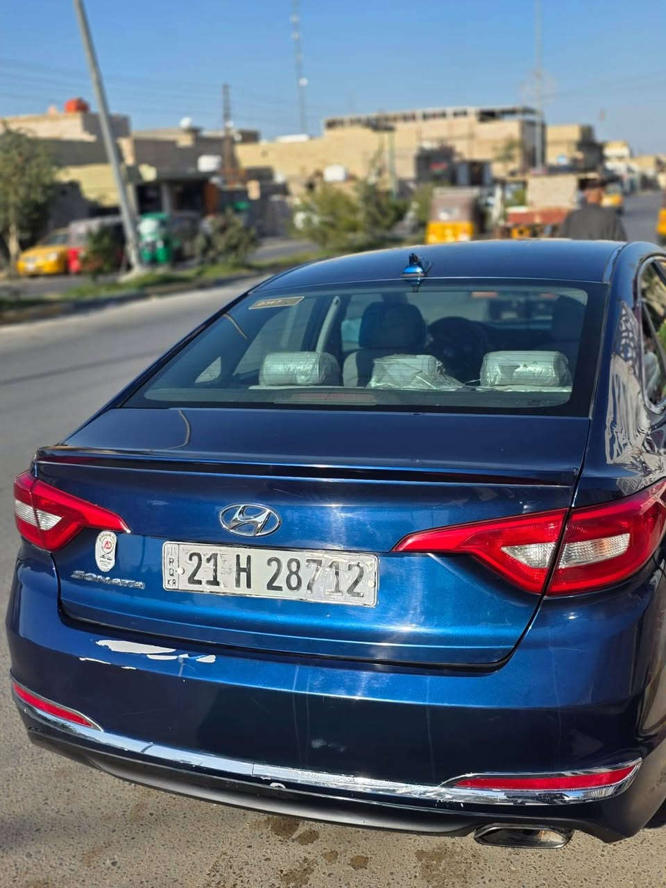 السلام عليكم سيارة سوناتا 2016
وارد امريكي gdi حادثه دعامية بسيط ما واصل للشاصي 
رقمه سليمانية ماشيه 120 
كير ومكينة 2400 شرط الفحص 
تخم تاير وباتري جديد 
السيارة بيه صبغ مكانين من جانب واحد (كل مكان شبر) 
دواخل كشنات نضيفة 
تدفئة تبريد فول(مكلف بالنشر) *********** 
النجف الاشرف - ناحية القادسية
