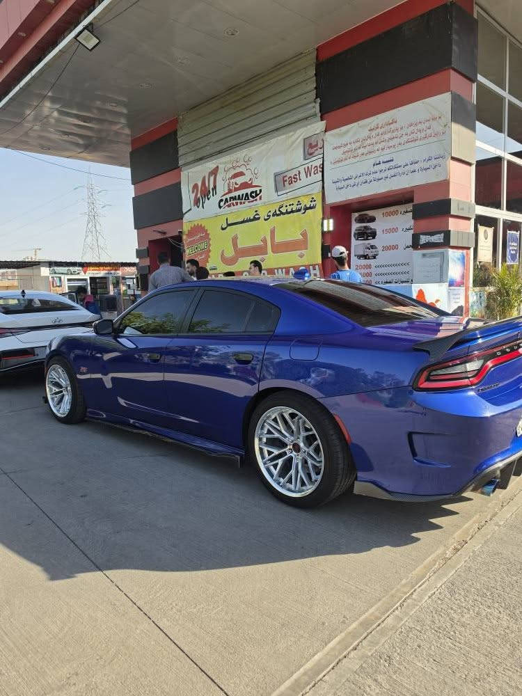 🏁 المحرك: V8 HEMI
⚙️ القوة: تختلف حسب الفئة؛ فـ SRT 392 بقوة حوالي 485 حصان، وSRT Hellcat يصل إلى حوالي 707 حصان مع محرك 6.2 سوبر تشارج. �
Auto Data +١
🚀 الأداء: تسارع قوي وصوت عادم رياضي يلفت الانتباه.
🖤 الشكل: مقدمة هجومية، فتحات تهوية رياضية، جنوط عريضة، وهيبة سيارة عضلات أمريكية.
🏎️ الشخصية: سيارة للذين يحبون القوة، الصوت، والقيادة الممتعة أكثر من مجرد التنقل. أربيل, العراق


**إذا كنت صاحب هذا الإعلان وتريد حذفه لأي سبب، رجاءا أرسل رسالة إلى الدعم الفني**