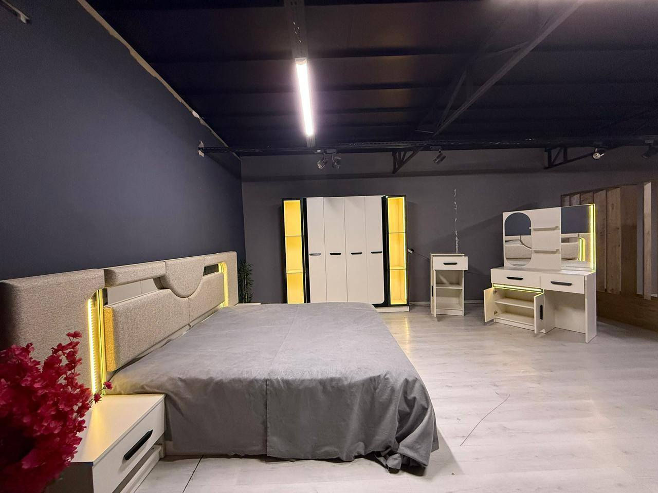 تم بعون الله وصول
*موديل جيلان*
*نفرين* وشبابي
معمل اصلي تركي 👌🏻

6 قطع نفرين 

☀️كنتور 220 سم * ارتفاع 210 سم
عمق 51 سم 
انارة داخل الكنتور عدد 2 لد 

☀️سرير 180 سم *200 سم ارتفاع 120 سم سرير مخزن جك

☀️ميز تواليت 2 انارة لد داخلي

☀️كومدي عدد 2 انارة لد داخلي 

☀️درور مجر + باب

معمل اصلي درجة اولى تركي 🇹🇷

السعر 850 الف 
النقل والشد داخل بغداد مجانا ⚒
النقل والشد اطراف 20 الف ⚒
النقل والشد محافظات 100 الف ⚒
تصعيد كل طابق 10 الف
التجهيز خلال 24 ساعه
للحجز مراسله ع واتساب ***********
