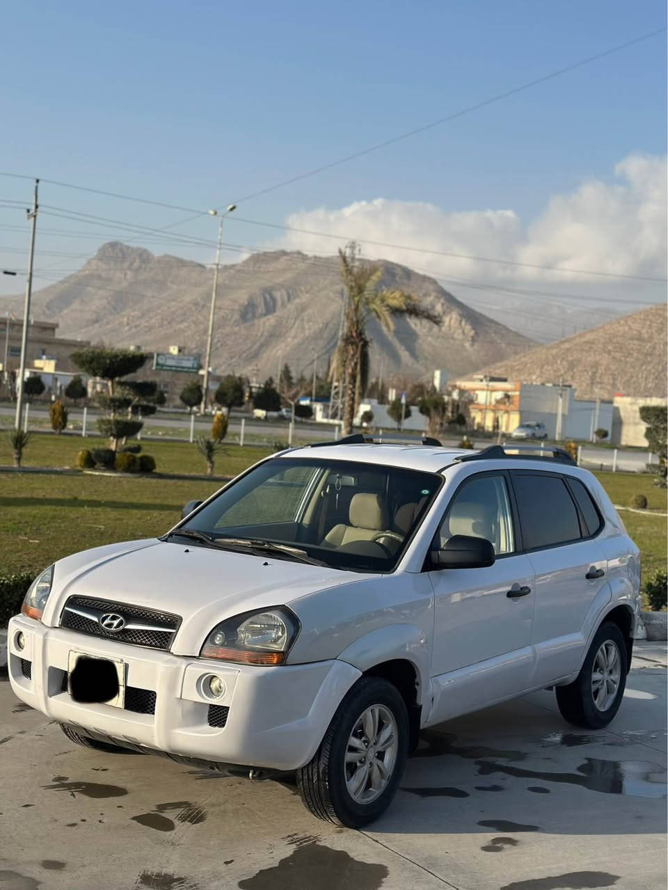 بە ناوی خوای گەورە
هۆندا تەکسۆن 2010 
188 هەزار کیلۆمەتر رۆشتوە 
نیو چەمەلەخ بۆیاخە یەک جیگای پەلە کارتە سەیارەکە زۆر جوان و پاک ماەوەتەوە مەکینە و کارەبای و هموو گیانی بە شەرت 
سعری 123 گەڵا و مەجالێکی برایانە شوێن رانیە
0750 784 86 49
0770 156 14 55 رانية, السليمانية
