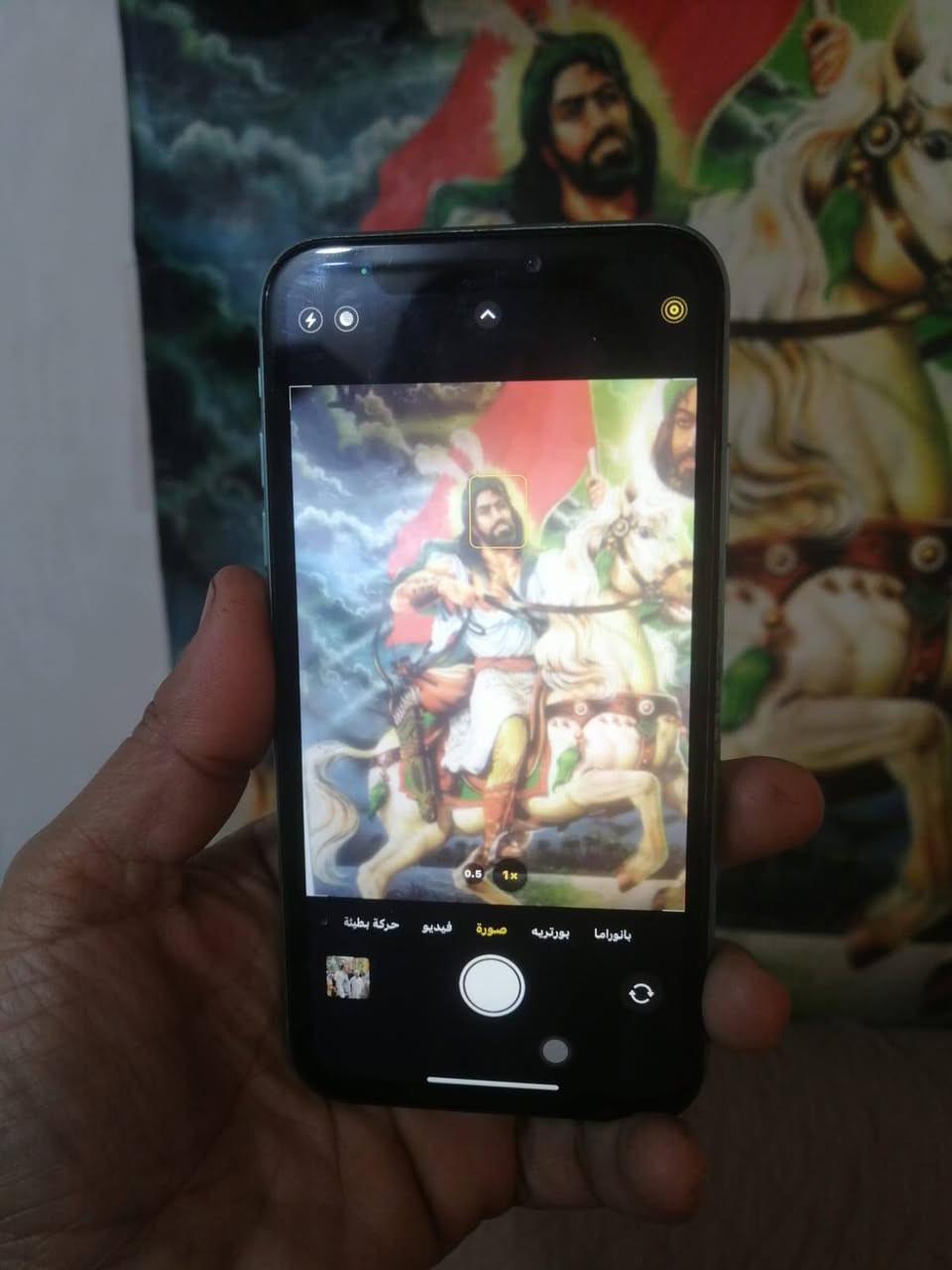 عندي جهازين ايفون 11 العادي شغالات 
الاحمر شاشته بيها رطوبه ذاكرته ٦٤ فيس ايدي مايشتغل بطاريته ٧٧ ظهره مفطور 
والثاني ذاكرته ١٢٨
بطاريته ١٠٠ وفيس ايدي مايشتغل وظهره مفطور ابيعهن اثنينهن ما ابيع واحد منهن سعرهن ٢١٠ الاف قفل 
مكاني بغداد جميلة شارع خير الله ***********
