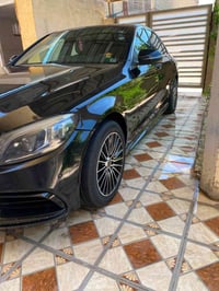 للبيع مارسيدس  C300 موديل 2018 حادث بسيط جدا بدون ارباك ماشيه 92 فول ب...