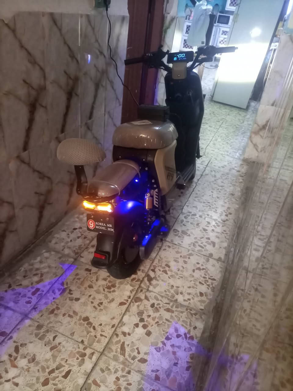 دراجة شحن

نوع r9

نضيفة بس ناقصها جاملغ امامي

بيها نضام بگR

2024

4سرع

سرعتها الحقيقي 55

بصمتين وسويجين

كهربائيات كلها شغالة

بطارياتها 16امبير تعبانات بس يمشن اقل شي ٦ أشهر

 المكان البياع حي التراث 

السعر 300 بيه مجال 

ارقم ***********
