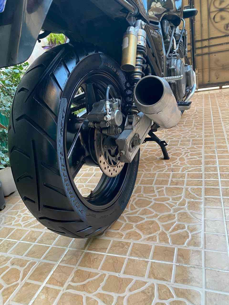 لەهەولێرم  بۆفرۆشتن  هۆندا  CB400
نرخی 8$
 تازەمەکینەی کراوەتەوە تەعمیرکراوە کارەبای هەمووئیش ئەکات گێجی کلۆمەتر و کرینگی و عەماوەی مەزبووتە ئیستۆپی پێشەوە و دواوەی مەزبووتە تایەی دواوە و سالێنسە و گزۆز و وپاتری نوێیە تازە روونی بۆ گۆردراوە تانکی و قەپاغی قوپاوی و شوختی نیە مانتۆرەکە تووندو و تۆڵە و بە نیوسلف هەڵەبێ٠       
بۆ زانیاری زیاتر پەیوەندی بکەن *********** 
سوپاس بۆئادمن💐بأربيل للبيع: هوندا CB400
السعر: 8 ورقات ($800)
محرك جديد تعمير، الكهربائيات كلها شغالة.
عداد الكيلومترات، الكرنك، وعوامة البنزين مضبوطات.
البريكات الأمامية والخلفية مضبوطة.
تاير ورا، سلنسر (كزوز)، وباتري كله جديد.
دهن جديد ملغوم/مبدل.
التانكي والأغطية ما بيهن لا طعجة ولا شخط.
الدراجة حيل جيد ومتينة، وتشتغل من نص سلفة.
رقم التواصل: ***********
شكراً للإدمن 💐
