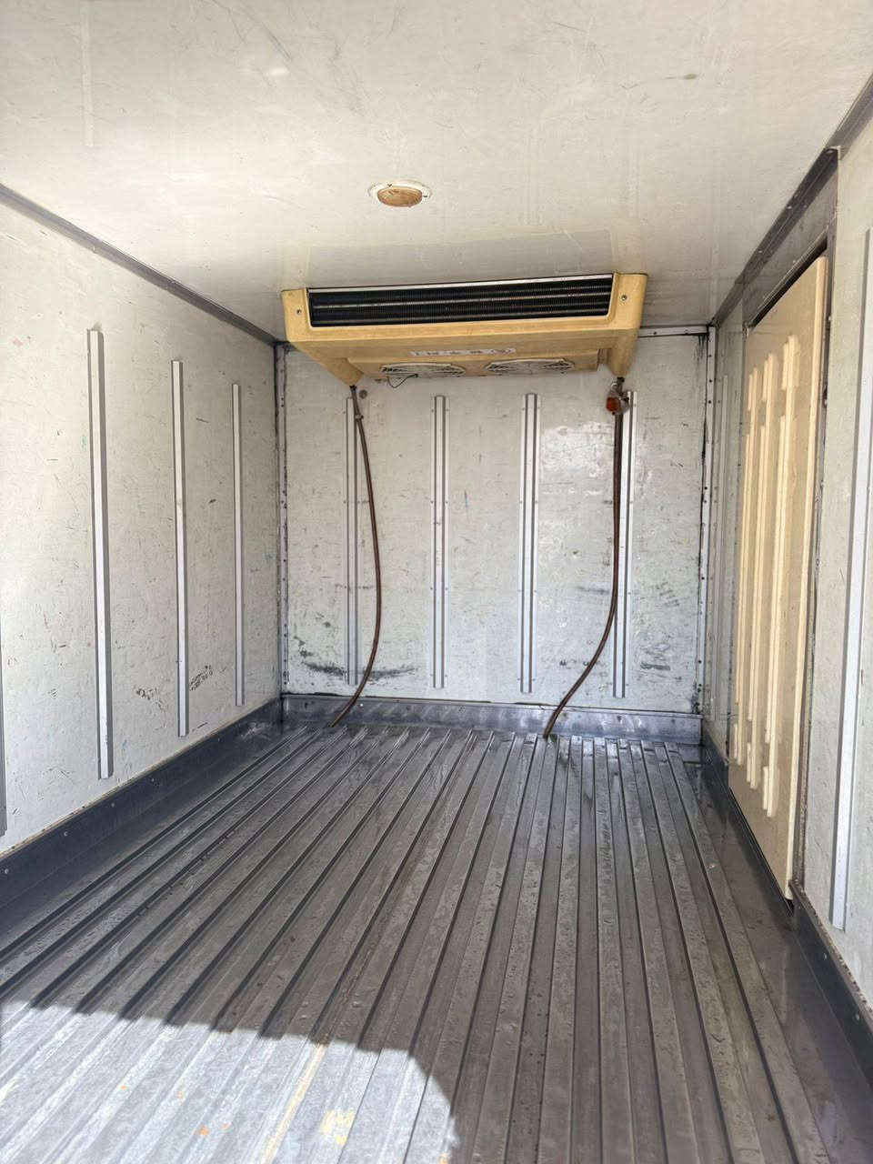 سلام عليكم
كيه براد للبيع موديل 2007 محدثه 2018
رقم نكليزي بغداد مداور ثاني يوم 
محرك سبلاين 3000 تبريد تجميد ثلج كمبريسر 7بستم مكينه جديد تخم تاير كهربائيات شغال سياره جاهزه للعمل 
عنوان النجف سعر 120 مع لمجال بصيط 
***********
