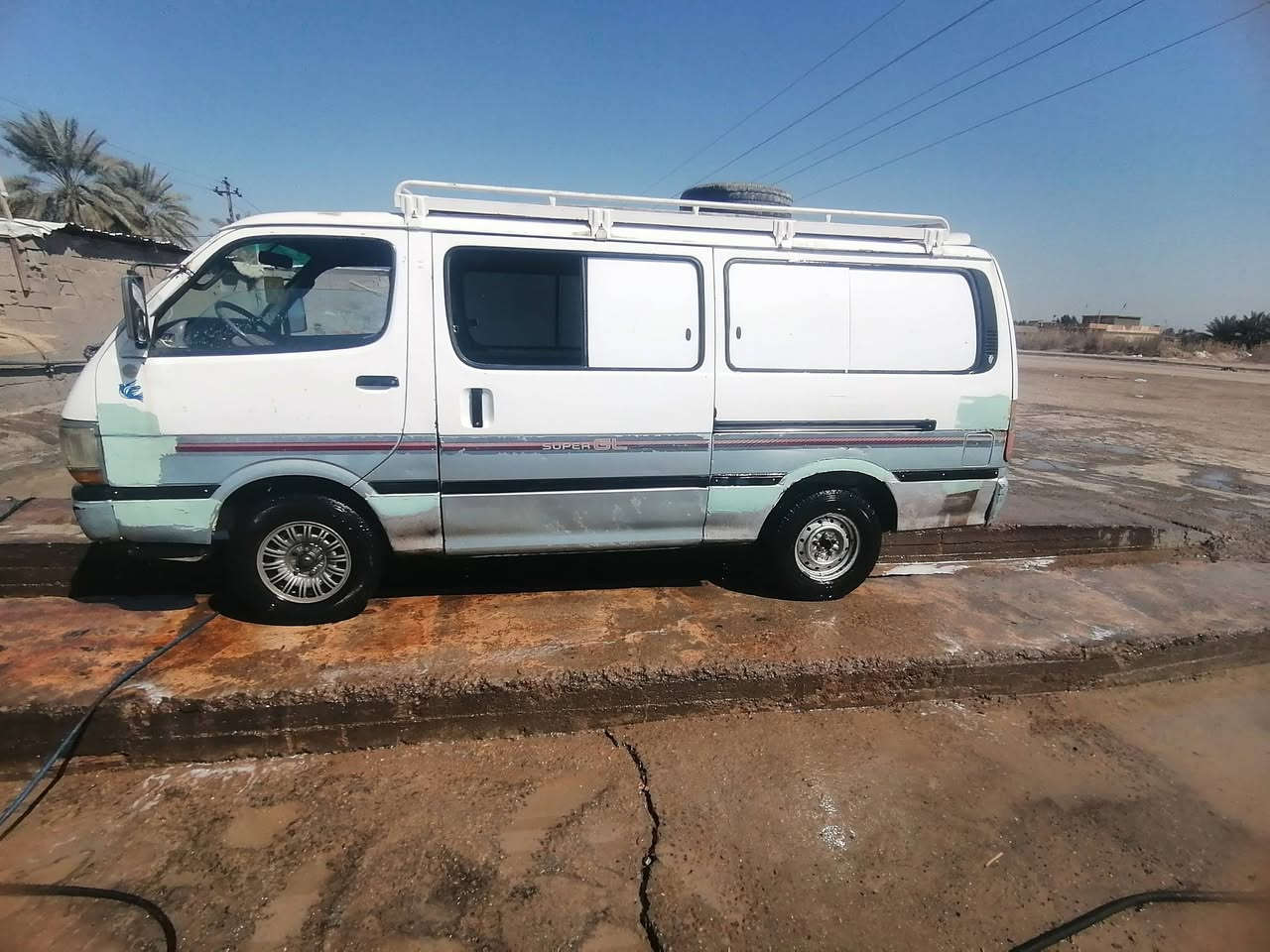 سلام عليكم للبيع سيارة هايسة موديل٩٥ رقم انكليزي بابل سيارة نضيفة كلش والسعر مناسب بيع مستعجل للاستفسار *********** و ***********
