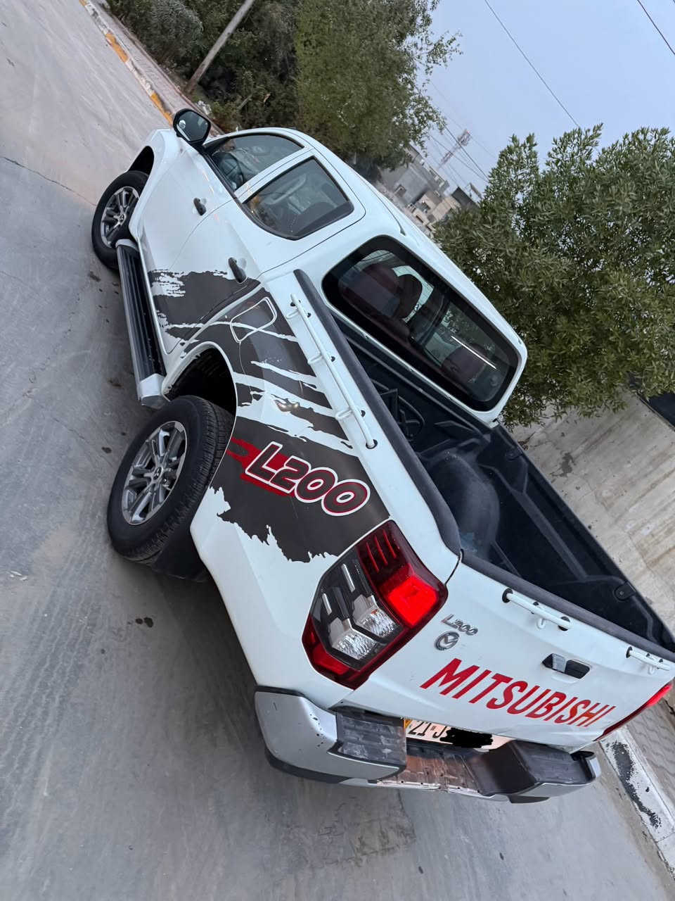 السلام عليكم ورحمة وبركاته للبيع بيكم متسيبوشي فور ويل كير عادي داخل احمر 4 كامرات دواره كشافات ويل كب رقم سليمانيه بسمي هزه وسنويه جديده هسه مجددهن مكفوله كفاله عامه فقط الدعاميه الماميه بيها فطر غيرها كفاله ماشيه 22 حقيقي سعرها 218 مكاني بغداد حي البنوك الاستفسار *********** مرارس حسب القناعه
