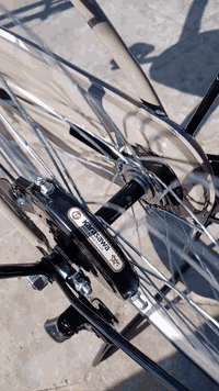 باييسكل موديل 2022 الحجم 26 كامل غراضه موجوده كله اصلي سعره 130 و بي م...