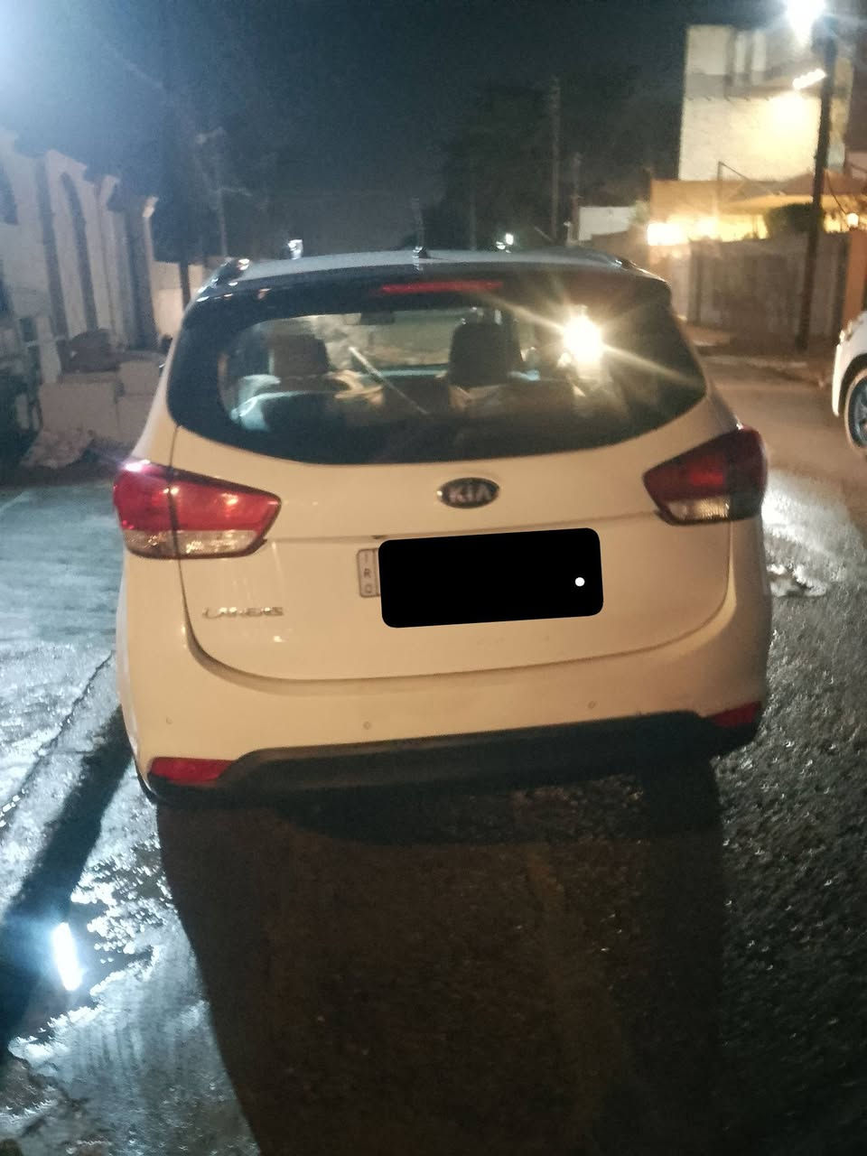 كيا كارنزة موديل 2014 
سيارة نضيفة بس بيهة طخة بل صندوك بارد وبل بنيد 
مكينة سيارة 2000 دوش  مكينة وكير مكفولة  ورقم وسنوية جديدة 
سيارة 7 راكب تحكم سترن و شاشة وكامرة  وتدفئة وتبريد 
ومري كهربأية  سيارة نضيفة 
لسعر 132 وبي مجال بصيط 
الرقم التواصل 
‏‪***********
العنوان بغداد بغداد جديدة
