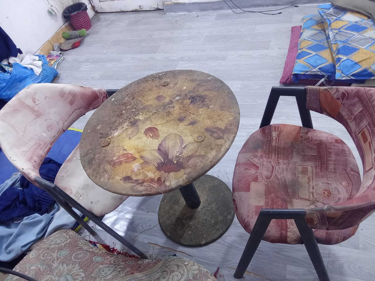 تنور كهربائي شغال.... مايكرويف لتسخين الغذاء شغال....كرسي مابي شي بس ينراد تنظيف...ميز طعام ينرادله تنظيف مابي شي...كلهن 75 الف مكاني بصره الجبيله


**إذا كنت صاحب هذا الإعلان وتريد حذفه لأي سبب، رجاءا أرسل رسالة إلى الدعم الفني**