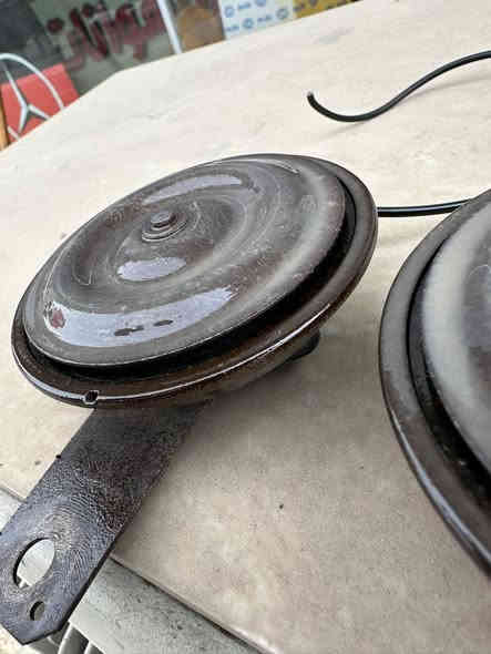 هورنات سيدان فيشة سودة 
مكاني النجف 
***********
توصيل موجود 
شرط الدكة مالتهم توصل للموصل 🫡
