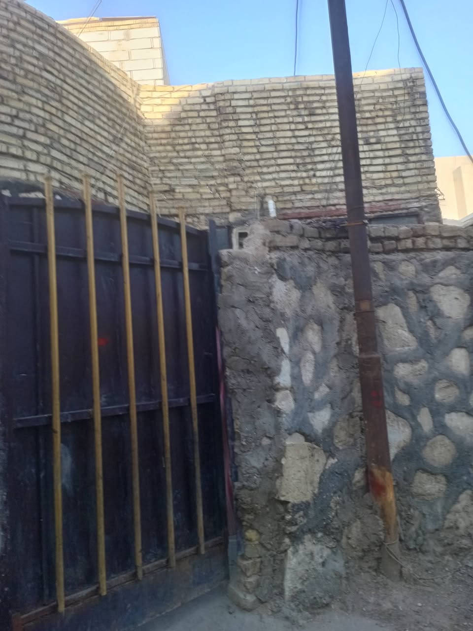دار للبيع مساحه 160خلف علي  يتكون من غرفتين وصاله ومطبخ وستقبال  8 وجيته طابو زراعي سند 25خلف حسينيه عمران بن علي السعر50قفل بناء حجر يباع سعر قطعه بناء جديد موقديم الجمجمه الشماليه موقع مميز قريب علئ الشارع قريب على اثار بابل والمحكمه الجديده ***********
