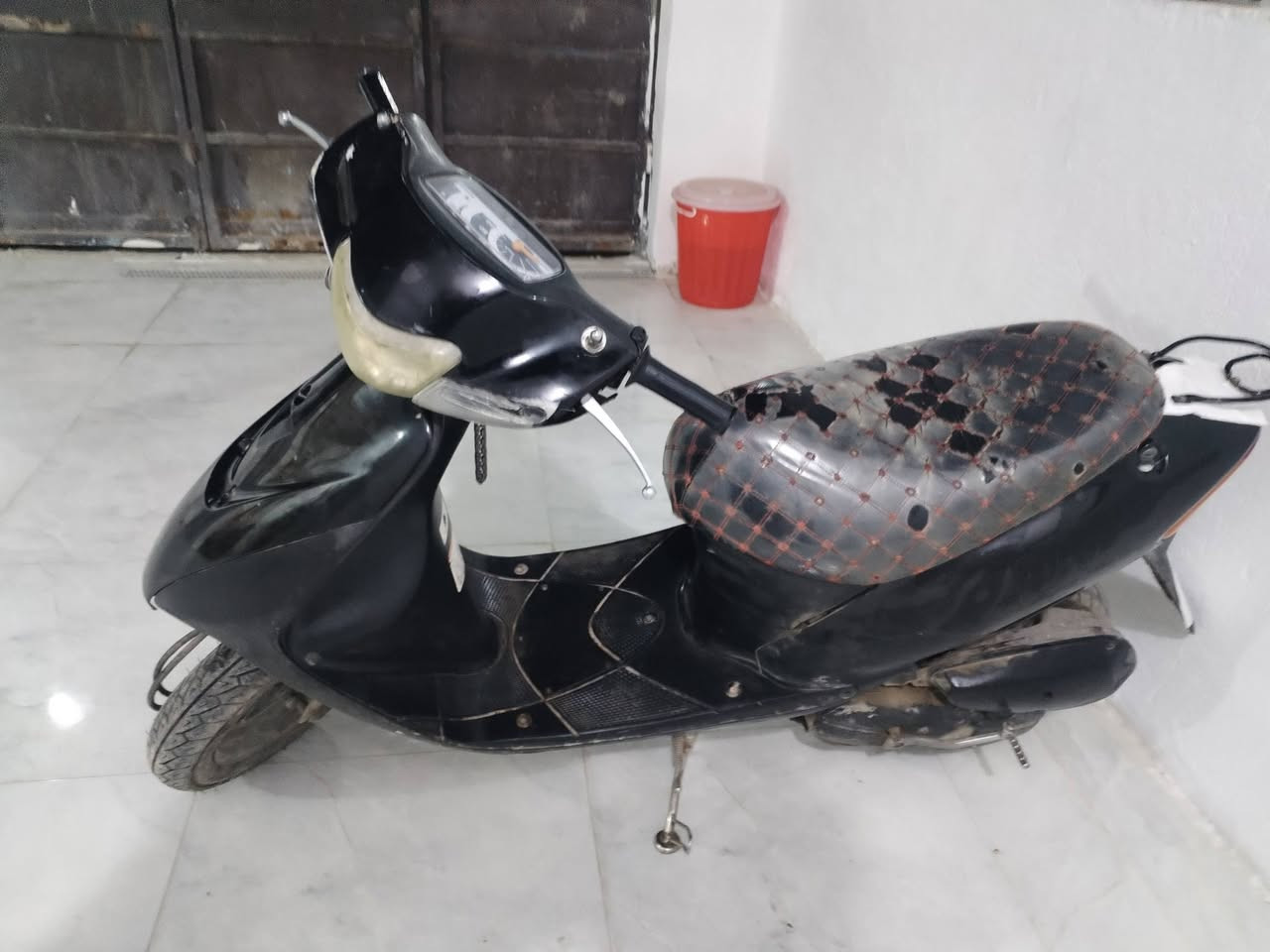 سلام عليكم شباب دراجه للبيع الدراجه مامفتوحه تجي وتفحص المجر الكبير كلشي شغال السعر 300 وبيها مجال للطيبين ***********
