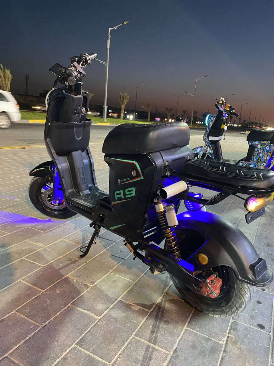 دراجه R9دراجه نضيف وكلشي شغال من اشاير من رباعيه من نشره من لايت من هو ن من مسجل كلشي وبطاريات  نضاف معنه لكلمه ما متعوبه 375 بيهه مجال قليل رقم ***********
