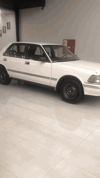 سوبر صالون موديل1990 رقم نينوى دولي ماشية130 الف كيلو على وضع الشركة اخت الزيرو وكما موضح بالصور والفديو السعر175$ وبيها مجال بسيط مكان السيارة اربيل الاتصال بالرقم***********/والف هلا بالرغابة❤️❤️
