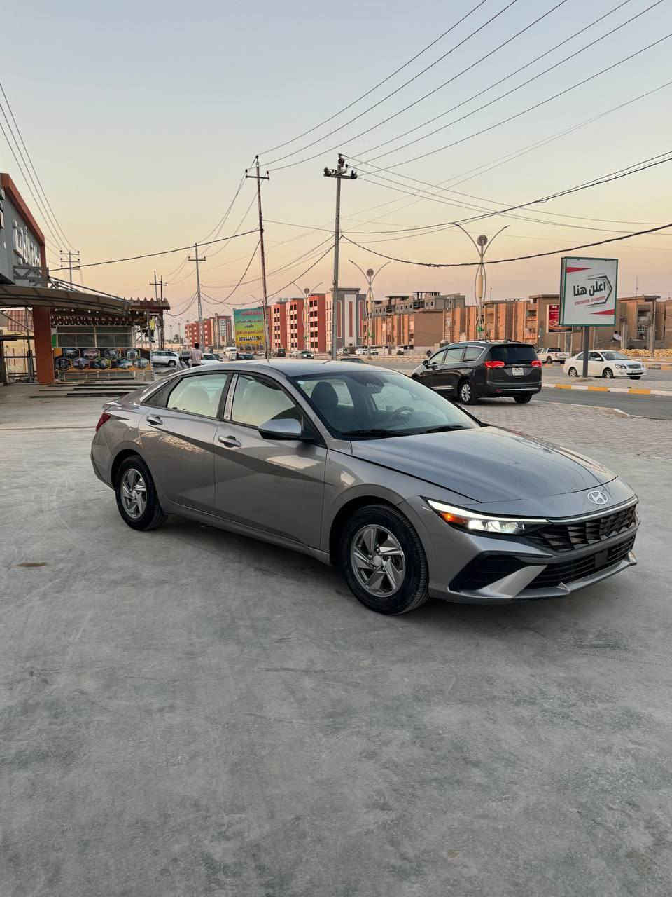 السلام عليكم 
النترا 2024 وارد امريكي مرقم قادسيه شهداء وكاله عامه من المالك سياره بيه بنيد وجاملغ وباب مبدلات سياره نص فول رادار أمامي وجانبي وخلفي  تحديد مسار توقف ذاني حساسات توقف ذاني مانع انزلاق ثلاث وضعيات قياده تحكم استيرن جهتين ويل كب كروم باقي مواصفات معروفه واضحه بلصور سياره جديده وجاهزه بدون اي نقص ماذب عليه ربع ماشيه 14 الف مكينه 2000 دوش تبريد تخم تاير حداديه كله جاهز
السعر 122 وبيه مجال سعره مناسب ومااتوقع اكو النترا 24 مرقمه ب122مكاني ديوانيه 
***********
