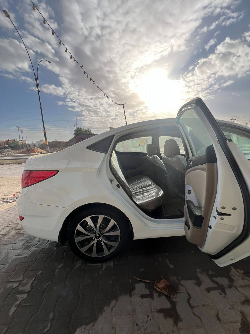 اكسنت موديل 16 خليجي مكفوله فول مواصفات مكينه 1600 مكان سياره ديوانيه / *********** / ***********
