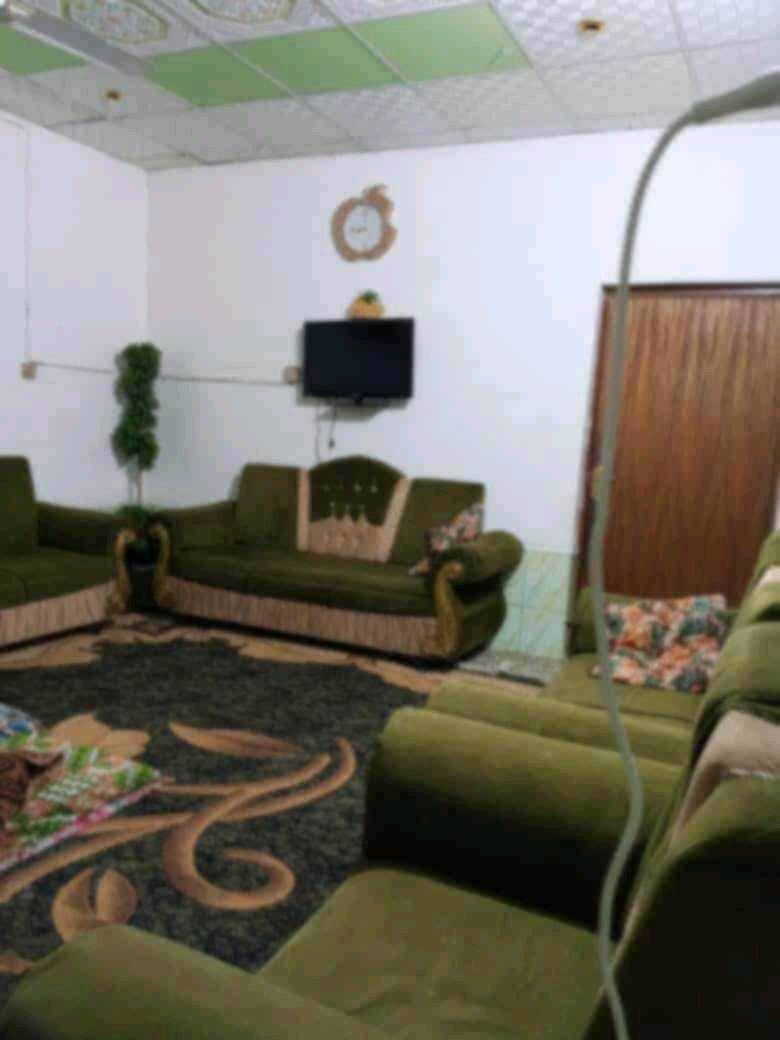 *🏡 بيت للبيع - الجمعية / شارع الوائلي*  
*موقع مميز قريب من مستشفى الأماني + مقابل حديقة الأرجوان*

*📐 المساحة:* 220م + مشتمل  
*🏗️ التفاصيل:*
- *الطابق الأرضي:* 3 غرف نوم + صالة + استقبال + مطبخ حار وبارد + حمام خارجي
- *الطابق الثاني:* غرفة نوم + حمام داخلي  
- *المشتمل:* غرفة + صالة + صحيات + غرفة فوق السطح تابعة للبيت

*✨ المميزات:*
1. *سايدين على شارع الوائلي* - واجهتين وتهوية ممتازة
2. *موقع استراتيجي:* مسافة قريبة على مستشفى الأماني
3. *مقابل حديقة الأرجوان**🏡 بيت للبيع - الجمعية / شارع الوائلي*  
*موقع مميز قريب من مستشفى الأماني + مقابل حديقة الأرجوان*

*📐 المساحة:* 220م + مشتمل  
*🏗️ التفاصيل:*
- *الطابق الأرضي:* 3 غرف نوم + صالة + استقبال + مطبخ حار وبارد + حمام خارجي
- *الطابق الثاني:* غرفة نوم + حمام داخلي  
- *المشتمل:* غرفة + صالة + صحيات + غرفة فوق السطح تابعة للبيت

*✨ المميزات:*
1. *سايدين على شارع الوائلي* - واجهتين وتهوية ممتازة
2. *موقع استراتيجي:* مسافة قريبة على مستشفى الأماني
3. *مقابل حديقة الأرجوان*