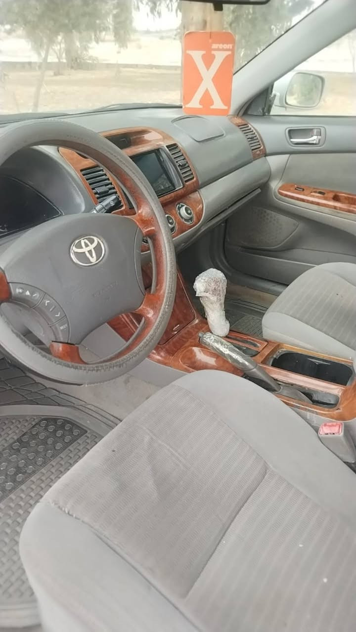 كامري ٢٠٠٦ رقم بغداد انكليزي بسمي محرك ٤ سلندر ٢٤٠٠ سياره جاهزه من كلشي محرك كير تبريد مرشوشه جماليه ضررها فقط الجاملغ الخلفي عكس السائق مكانها الرمادي السعر ٨٣ رقم الهاتف ***********
