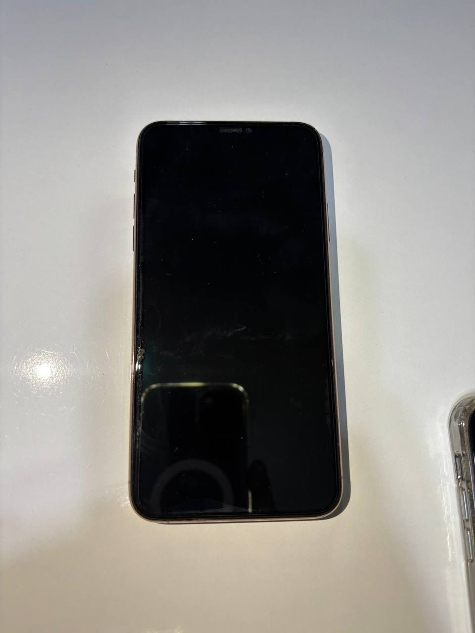 ‎ايفون 11pro max256 شمباني الجهاز مبدل شاشه فقط وكلشي بي شغال ١٠٠٪؜ السعر 275 وبي مجال بسيط مكاني بغداد حي الجامعه***********
