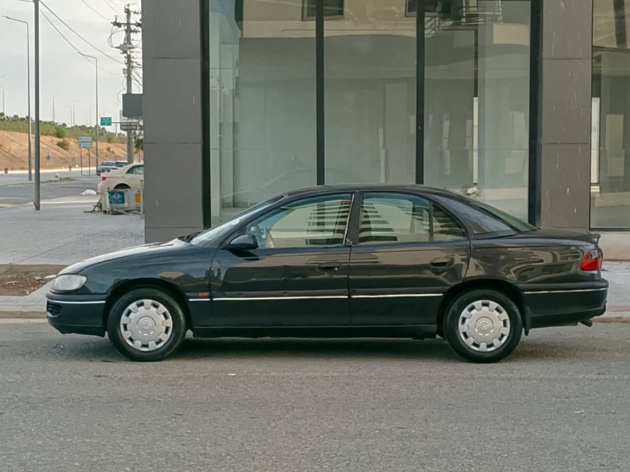 اوپل اوميگا 1996 مكينه 20 كپس
به نزين و غازي توركي بوم بستاوه زماني 11 مانگي ماوه
گيرو مكينه و توندو تولي و كاره بايات و دعامي بو دعامي به شه رت يك دينار مسرفي تيدانيه 
سه نه وي و وكاله و اوليات به شه رت ئارم پلاستيك 
سعري 30 مجال
شوين هولير 
*********** واتساب+ فايبر
