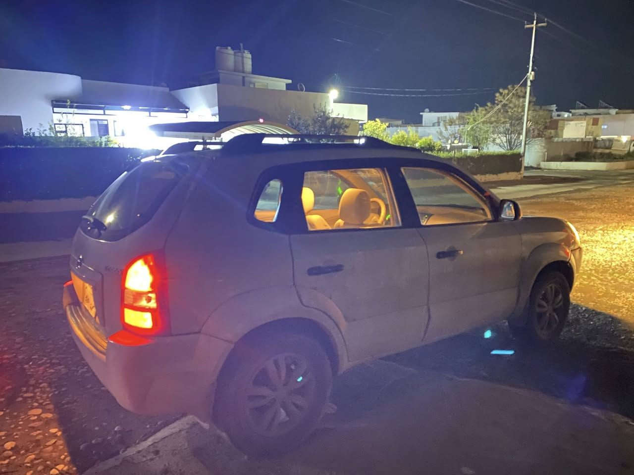 هيونداي تكسون موديل ٢٠١٠
محرك و كير و تبريد و تدفئة بشرط 
كير توماتيك/ محرك ٢٠٠٠ دوش 
 نضام غاز ايطالي و بنزين 
السنوية لحد ٢٠٢٦ شهر ٤ 
التحول أو الوكالة مضمون 
السياره تاكيه على صفحة النفر 
بدون دواخل: الشواصي و اللغد و داخل الدكم و
                    داخل الحوض مكفوله…………..،،،،
عليه ٧٠٠ الف دينار غرامه تنقص من السعر 
السعر ٨٦ ورقه أو بيها مجال 
☎️📞***********.  واتساب ***********
