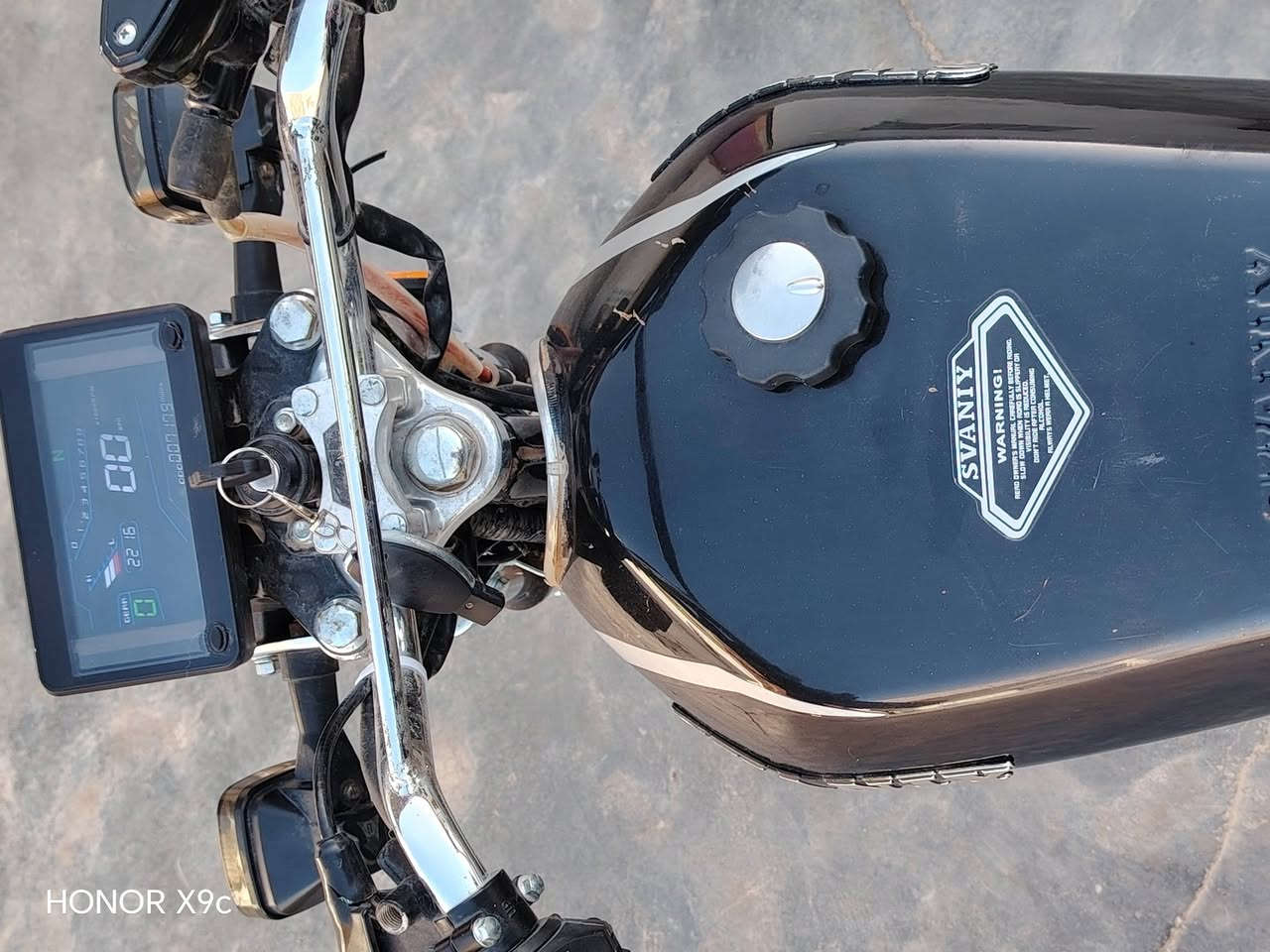 السلام عليكم يوجد موطور للبيع سافان موديل 2024 منفيس موجود شاشه شغاله ماطور حلو ومرتب اي عيب ما بي سعر 625وبي مجال  رقم الهاتف ***********
