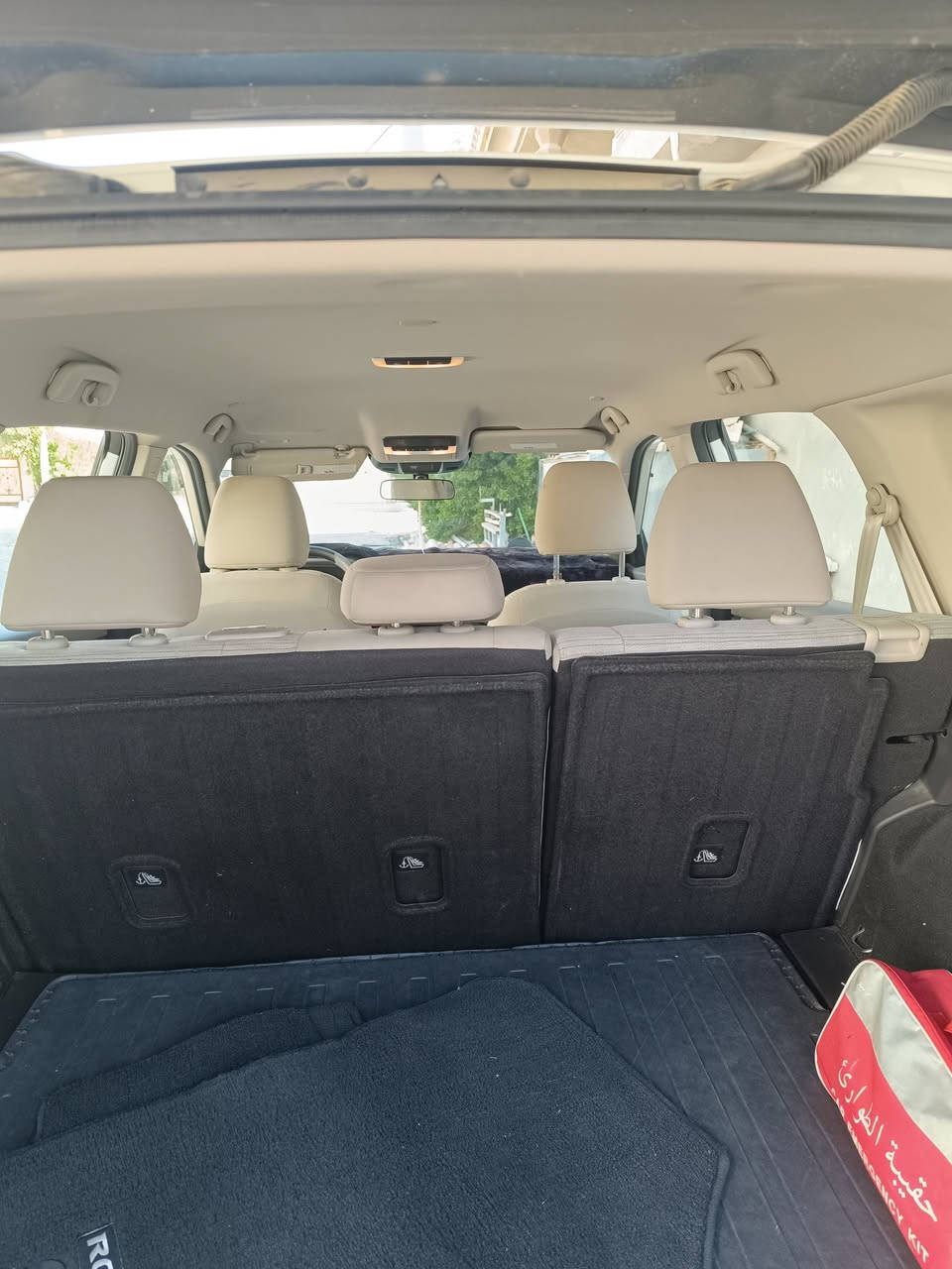 نيسان روج ٢٠٢٣ sv ابيض بدون صبغ وبدون ايرباك داخل رصاصى بس دعامية امامى مبدل ما باقى على بلاد بشرط للبيع رقم الموبايل ***********
