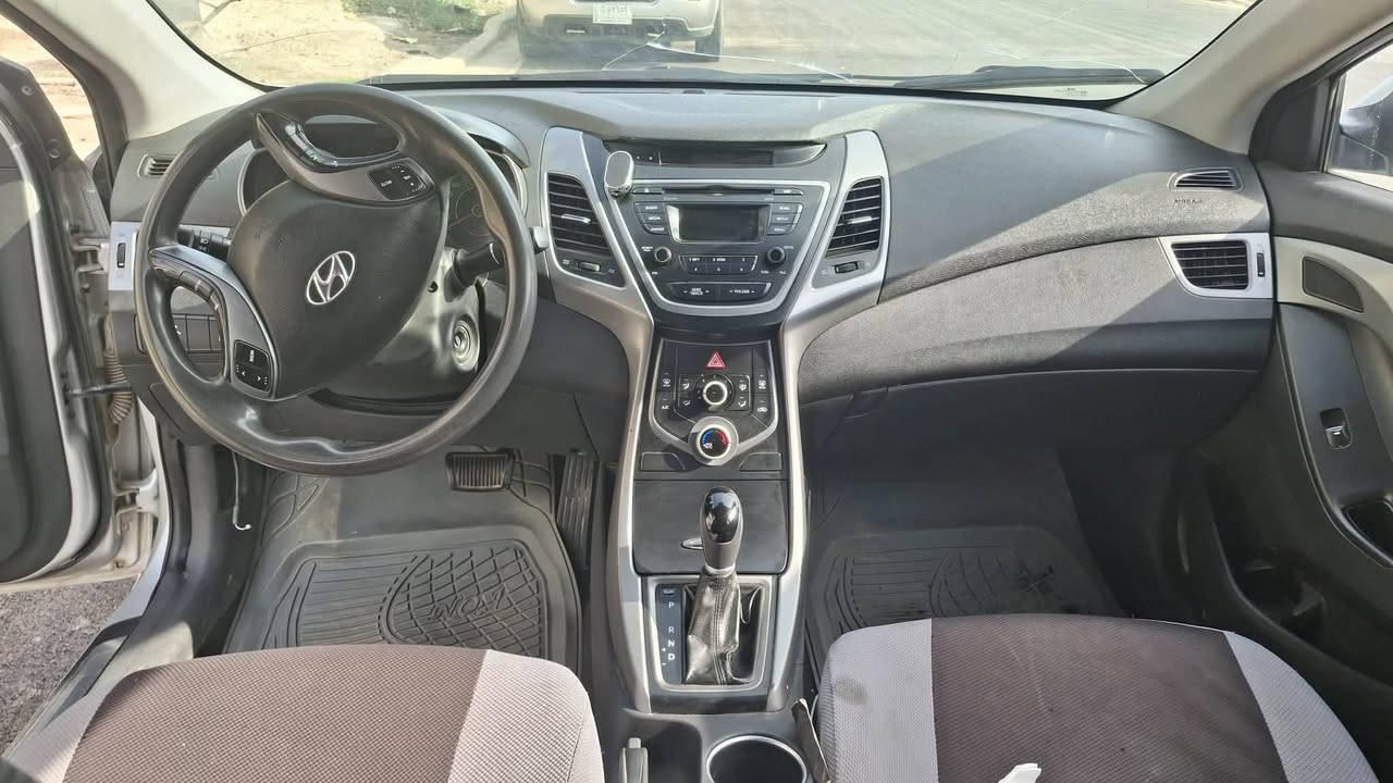 للبيع 2014 خليجي
محرك 1600
رقم بغداد إنكليزي بأسمي سنوية لل 2028
حدادية جديد سويتها
بيها تبديل باب ورة السايق
وصبغ جاملغ كدام السايق
الباقي شرط سونار
السعر 93 وبيها مجال بسيط
مكاني بغداد
***********
