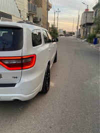 دورانجو R/T • هيمي ٨ سلندر • جلد احمر