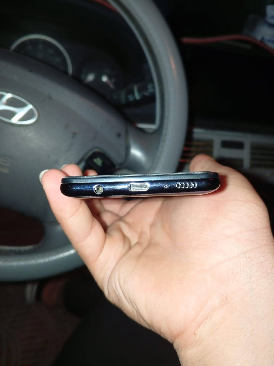 السلام عليكم للبيع اي 31 الجهاز حلو نظيف فقط امبدل شاشه نوعيه زينه وبيها فطر ما مؤثر على اللمس نهائيا الجهاز الشخص ما مشخوط نظيفه معنى الكلمه ما عدا الفطر اللي بالشاشه ذاكره 128 بطاريه 5000 8 + 8 ببجي 60 فريم كاميرات تخبل مكان بغداد العبيدي السعر 90 وبي مجال بسيط جدا رقمي اتصال ***********
