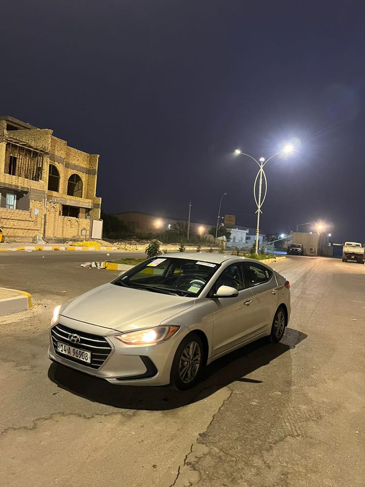 النترا 2017 وارد امريكي 
مكينه 2000 دوش، كير AT المرغوب
الحادث : تبديل قبق الجنطه نفس اللون + صبغ الباب الايمن الخلفي والدوسه فقط البجم كبس بلادي بدون ايرباك بدون دواخل 
حداديه بحاله جيده وعليها ادامه كامله للمحرك 
السيارة نضيفة بحالة ممتازة ماشيه 130
كير محرك بحالة جيد جداً 
شاشة كبيرة 
كامرة دوارة 
مانع انزلاق
3 انظمه قياده
تحكمات ستيرن
مانع انزلاق
صندوك ريمونت
تبريد ثلج
كروس سرعة تحكم جهتين 
لدات 
ويل كروم
رقم انكليزي الجديد تحويل ثاني يوم
باقي مواصفات الالنترا معروفة
السعر 120 وبيه مجال بسيط
مكاني الناصريه مركز 
رقم الهاتف ***********
