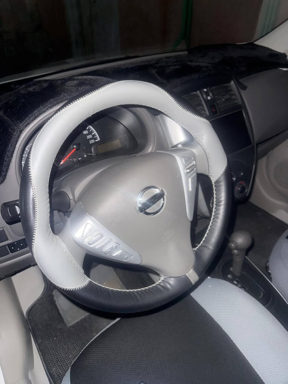 الفئة: فول كامل / Super Saloon مصري

كفالة عامة 

الدفع: أمامي (FWD)  ￼

 • عدد الأسطوانات: 4  ￼

 • القوة الحصانية: حوالي 108–118 حصان (الأعلى في الفئات الكبيرة)  ￼

 • العزم: حوالي 134–149 نيوتن·متر  ￼

 • ناقل الحركة: أوتوماتيك (CVT أو 4 سرعات) حسب الفئة  ￼

 • السرعة القصوى: ~220 كم/س  ￼

 • استهلاك الوقود: اقتصادي (~6–7 لتر/100 كم)  

السعر : 128 بيها مجال بسيط جداً

العنوان : البصرة /شط العرب

رقم الهاتف : ***********

غير متواجد على فيس بوك
