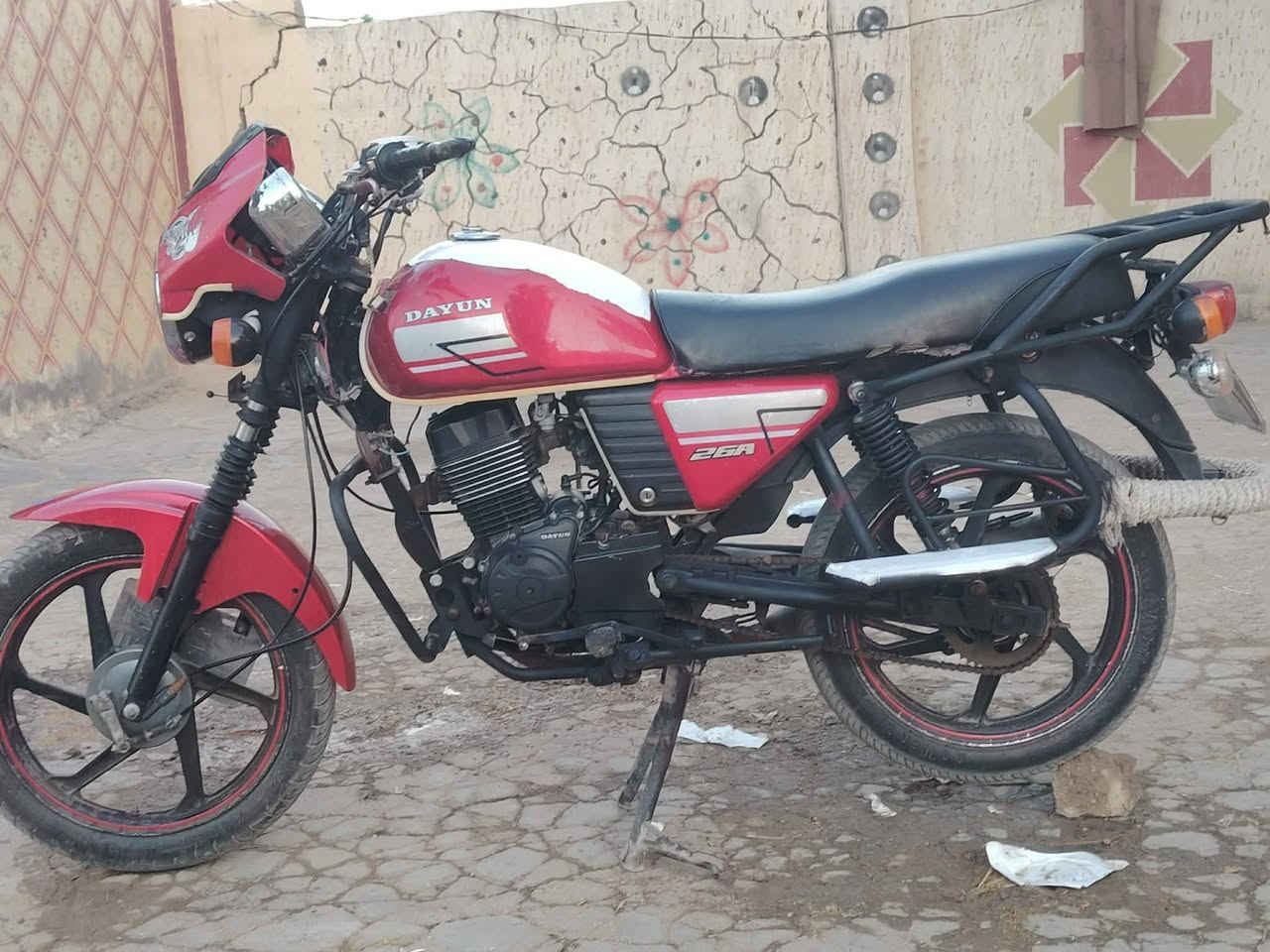 السلام عليكم للبيع دايون موديل 22 مكفوله كفاله عامه محرك 200 دراجه نضيفه  السعر مليون وبيها مجال للشراي ماتشتري لاتعبني مكان الحمزه الغربي قرب معمل السكر للستفسار ***********
