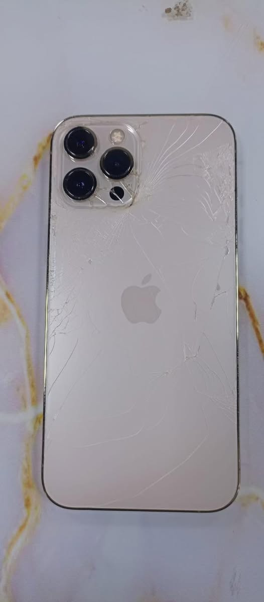 آيفون 12 برو ماكس
ذاكرة 256

بطارية 79‎%‎ بلاد

تك خط شريحة وحدة

نموذج MAA/A شرق اوسط 

ملحقات كاملة ✅

نضافه 100‎%‎ فقط الضهر مفطر مثل ماوضح بصور 

العنوان نجف كوفة ***********
