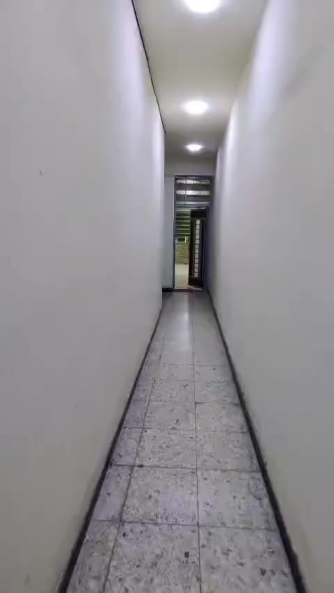 شقه طابق ارضي مكونه من غرفه وصاله مطبخ وخدمات وحديقه خلفيه اليرموك حي الداخليه ***********
