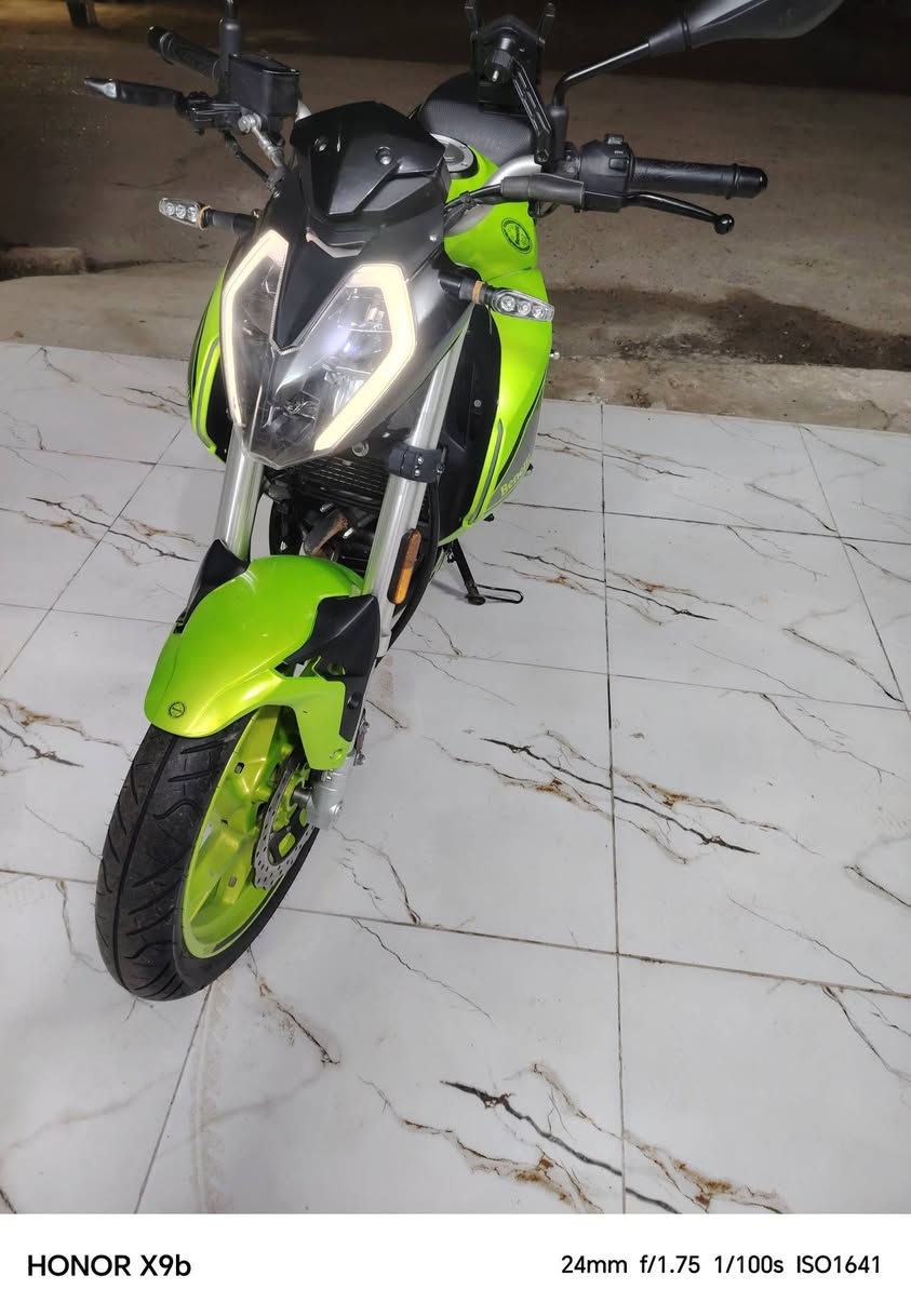 سلام عليكم شباب دراجه بنلي 180 ss موديل 2024 لايت زنون رماش كهربايات كلهه شغاله اي شي بيهه اني انجاز مرقمه كامله بسمي دراجه مكفوله كفاله شرط محرك شاصي اي شي بيهه كلي بيهه هاذ العيب فطر بصيط بل جاملغ لمامي بس الباقي كفاله عامه سعر 3،700 / ثلاث ملاين وسبعميه قفل اتصل واني خادم  ***********
