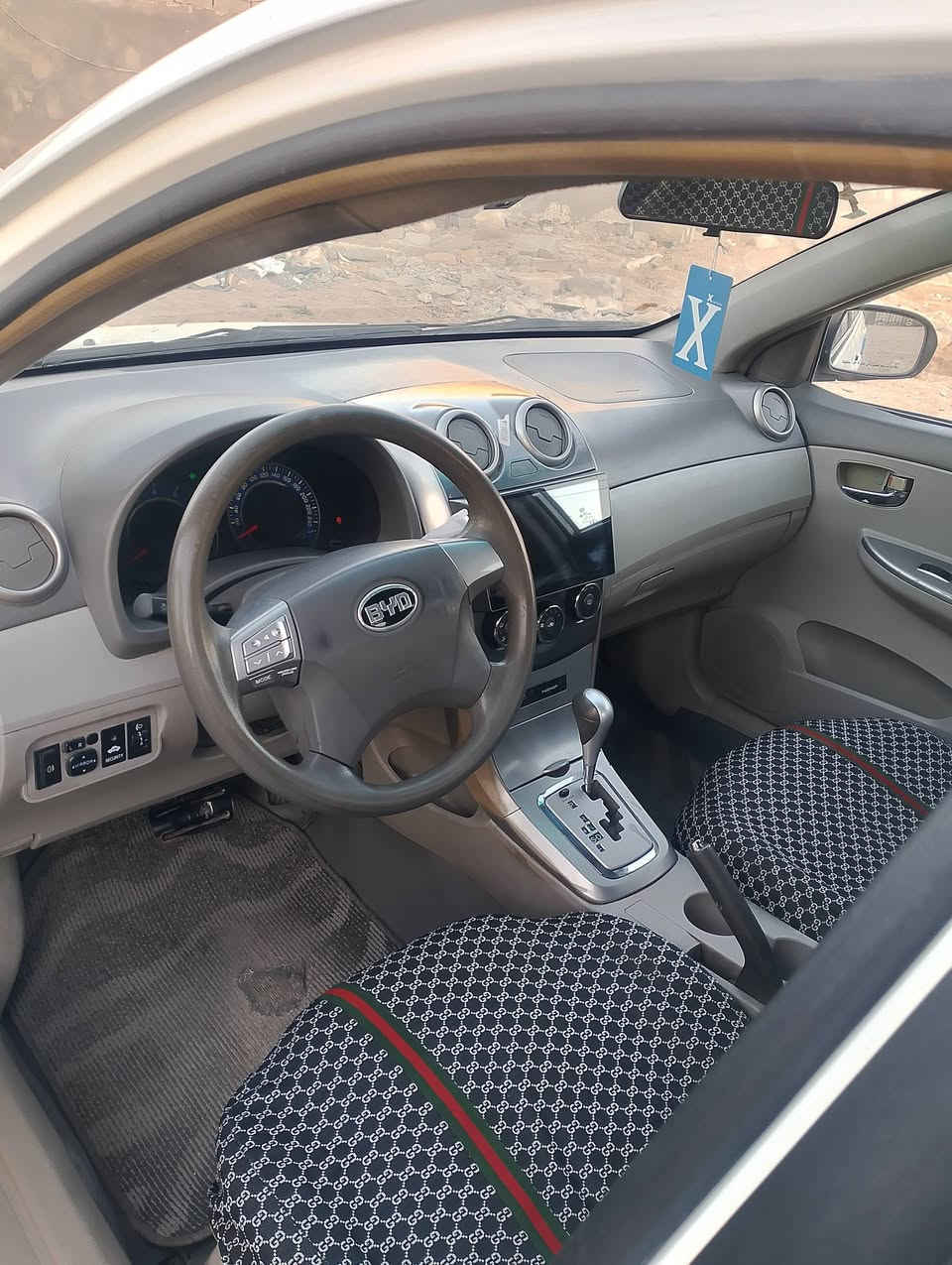 بيويدي موديل 15فول موصفات بصمه حساسات كير ومحرك كورله 1800 السياره مكفوله من الضربه عده الكاطات بيهه السعر 58 وبيهه مجال حك الجيه العنوان ابو الخصيب محيله ***********
